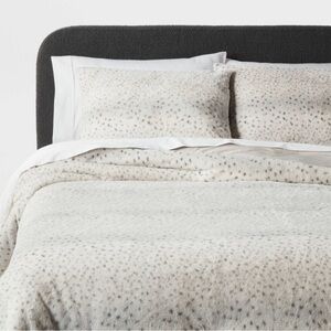 THRESHOLD Luxe Leopard Faux Fur Comforter and Sham Set Full/Queen